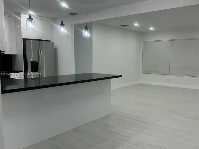 901 NW 153rd St, Miami FL 33169