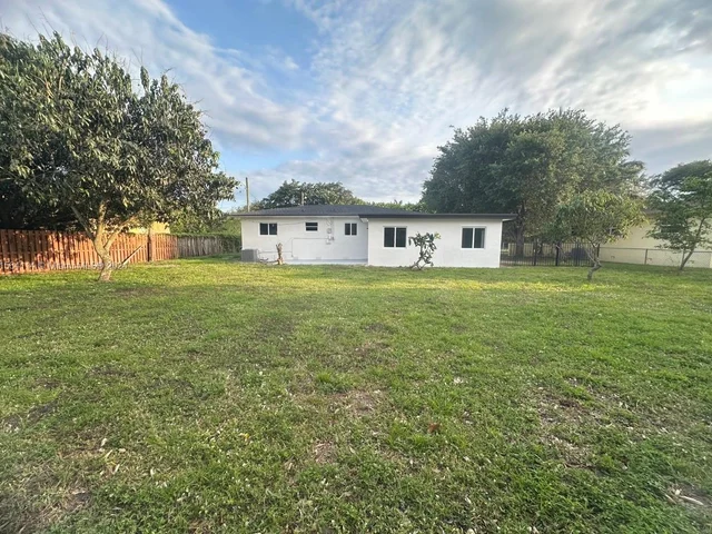 901 NW 153rd St, Miami FL 33169