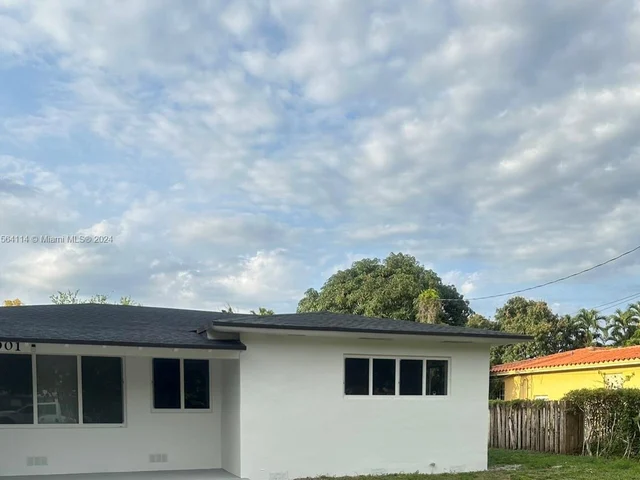 901 NW 153rd St, Miami FL 33169