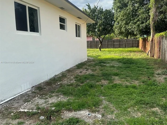 901 NW 153rd St, Miami FL 33169