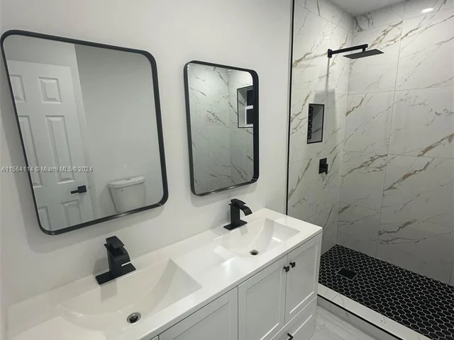 901 NW 153rd St, Miami FL 33169