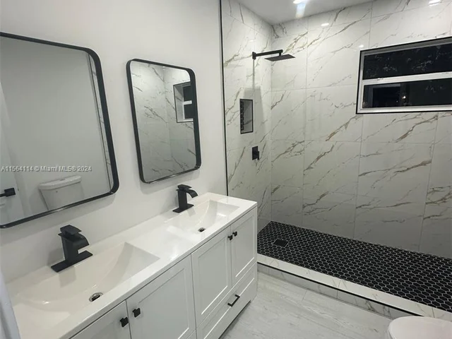 901 NW 153rd St, Miami FL 33169