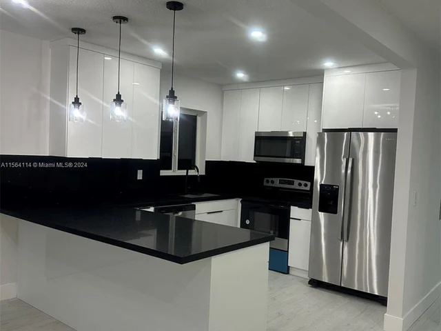 901 NW 153rd St, Miami FL 33169