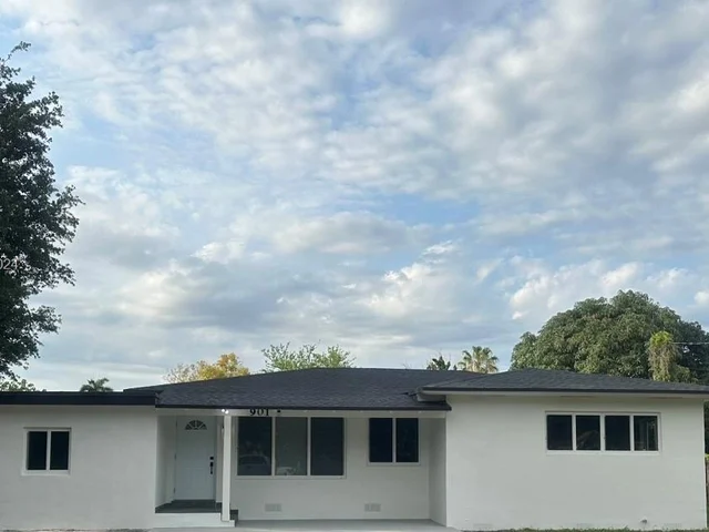901 NW 153rd St, Miami FL 33169