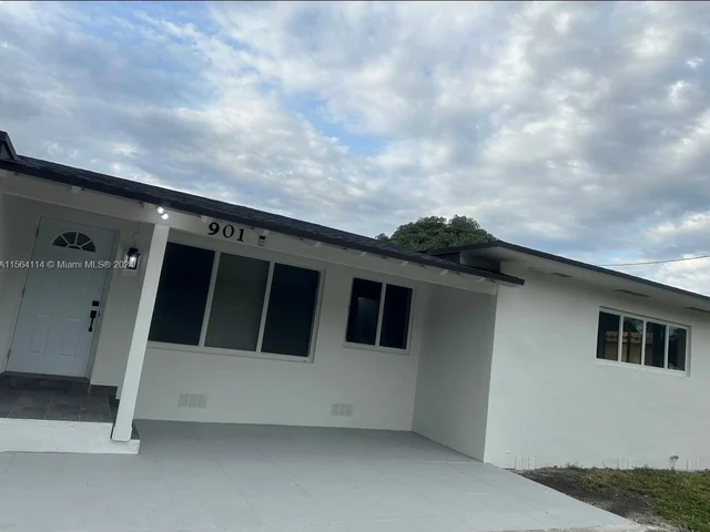 901 NW 153rd St, Miami FL 33169