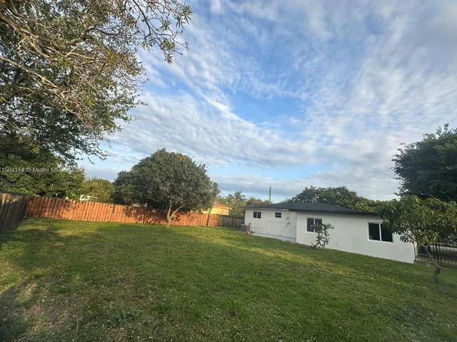 901 NW 153rd St, Miami FL 33169