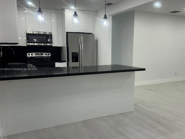 901 NW 153rd St, Miami FL 33169