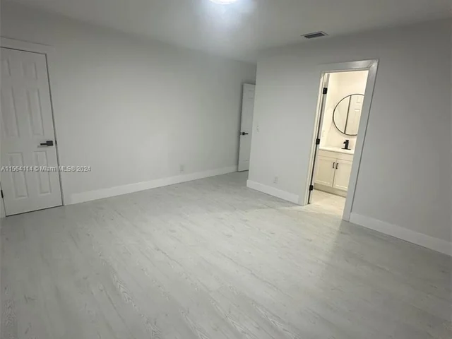 901 NW 153rd St, Miami FL 33169