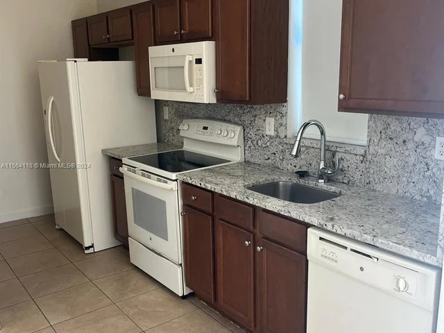 17067 SW 96th St # 17067, Miami FL 33196