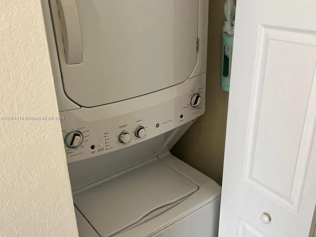 17067 SW 96th St # 17067, Miami FL 33196