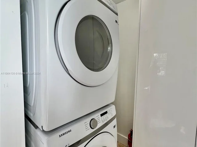 3081 NW 94th St # 3081, Miami FL 33147