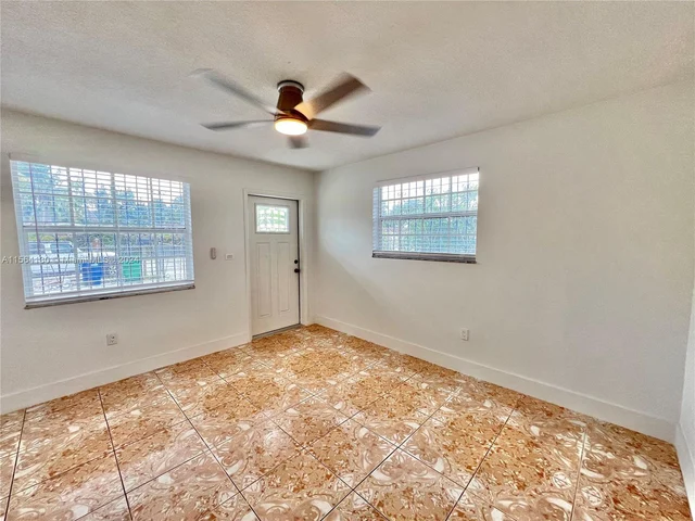 3081 NW 94th St # 3081, Miami FL 33147