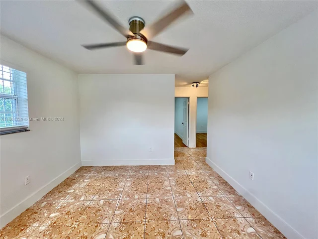 3081 NW 94th St # 3081, Miami FL 33147