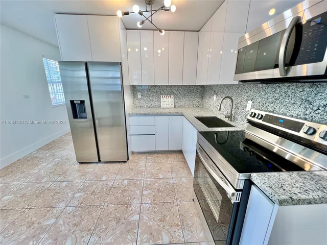 3081 NW 94th St # 3081, Miami FL 33147