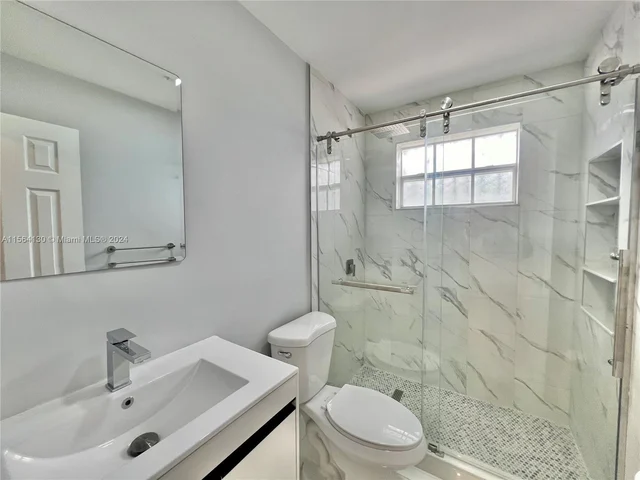 3081 NW 94th St # 3081, Miami FL 33147