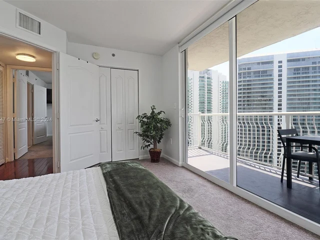 1200 Brickell Bay Dr # 3923, Miami FL 33131