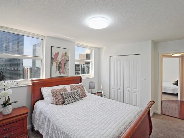 1200 Brickell Bay Dr # 3923, Miami FL 33131