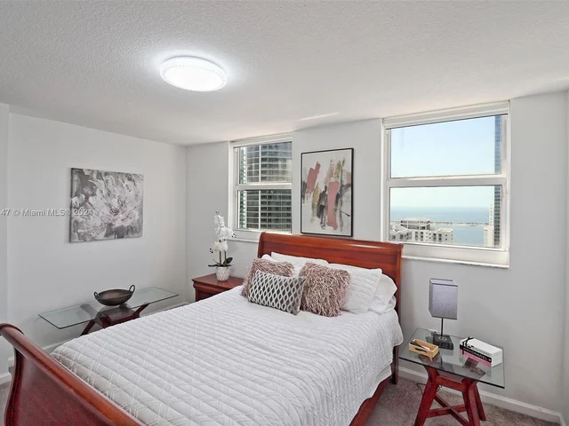 1200 Brickell Bay Dr # 3923, Miami FL 33131