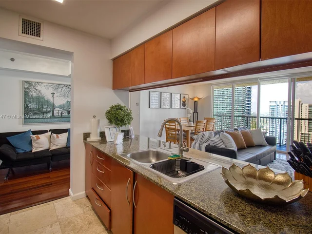 1200 Brickell Bay Dr # 3923, Miami FL 33131