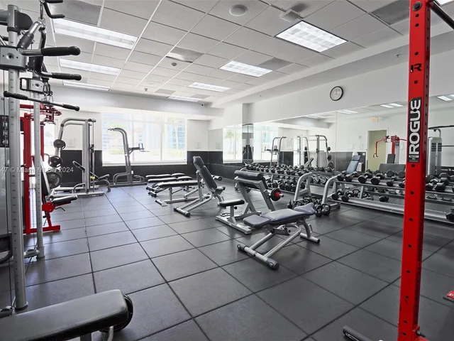 1200 Brickell Bay Dr # 3923, Miami FL 33131