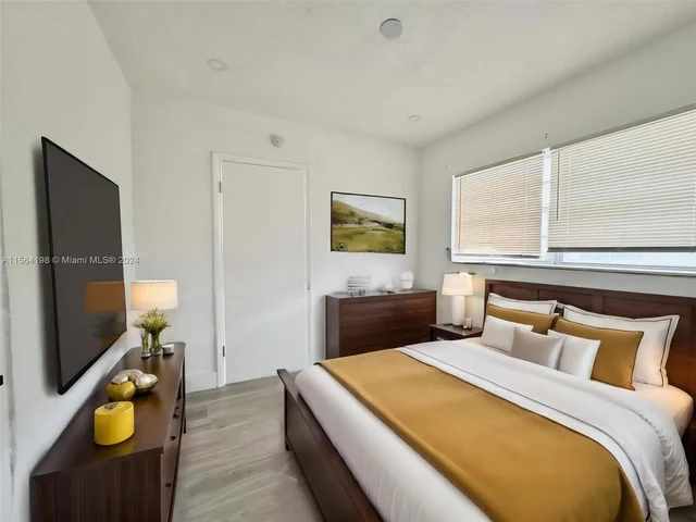 612 NW 1st Ave # B, Hallandale Beach FL 33009