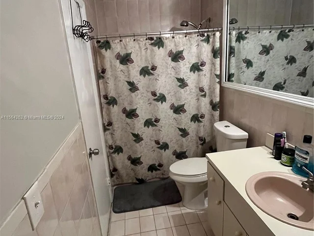 2319 W 60th St # 210, Hialeah FL 33016