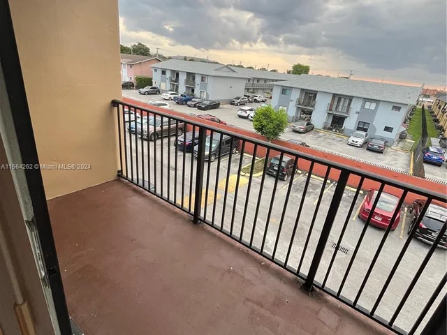 2319 W 60th St # 210, Hialeah FL 33016
