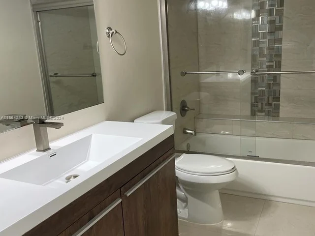 8343 Lake Dr # 306, Doral FL 33166