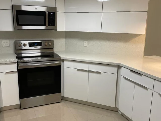 8343 Lake Dr # 306, Doral FL 33166