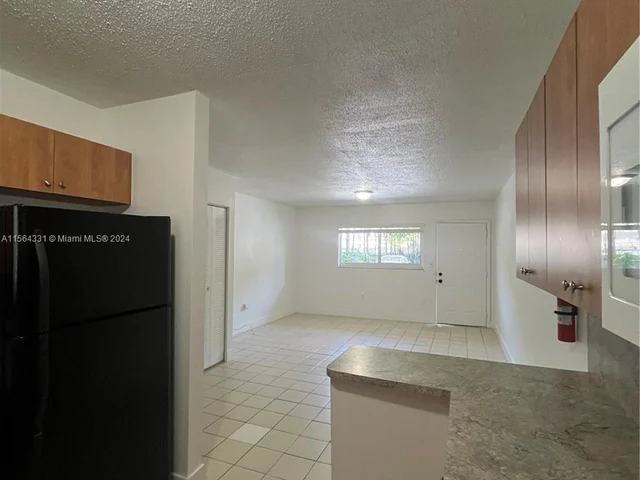 1650 W 44th Pl # 108, Hialeah FL 33012