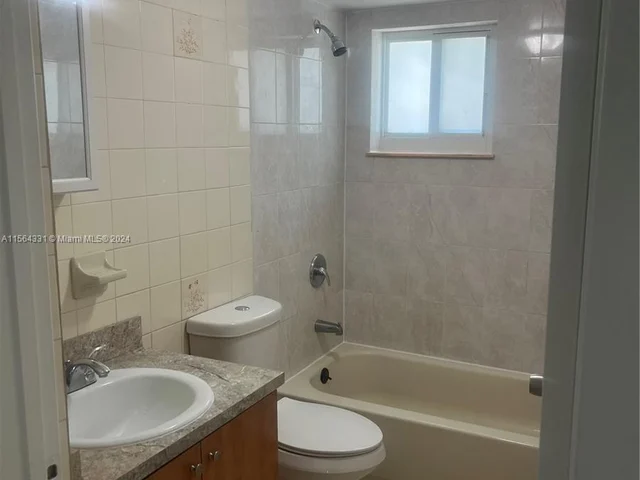 1650 W 44th Pl # 108, Hialeah FL 33012