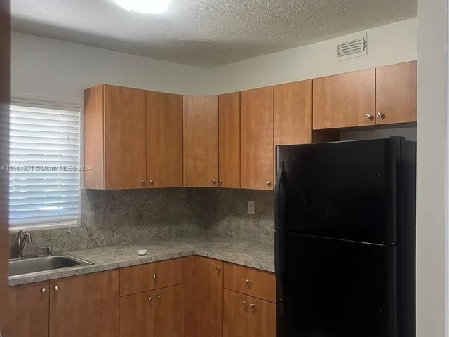 1650 W 44th Pl # 108, Hialeah FL 33012