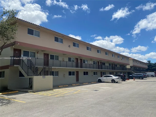 1650 W 44th Pl # 108, Hialeah FL 33012