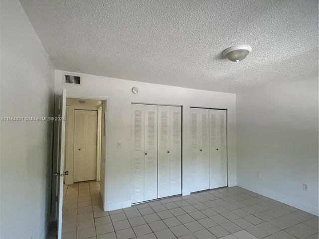1650 W 44th Pl # 108, Hialeah FL 33012