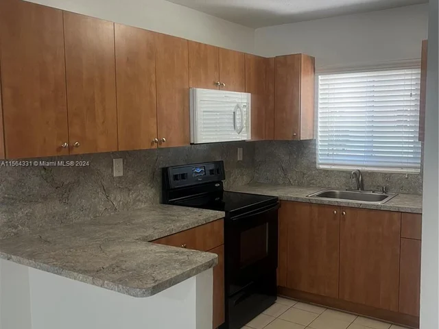 1650 W 44th Pl # 108, Hialeah FL 33012