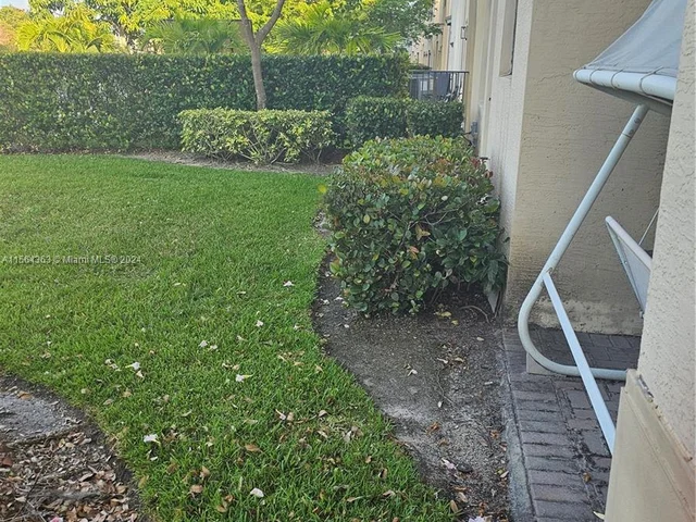 717 NE 193rd Ter, Miami FL 33179