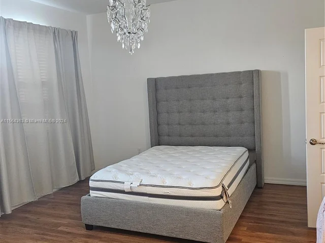 717 NE 193rd Ter, Miami FL 33179