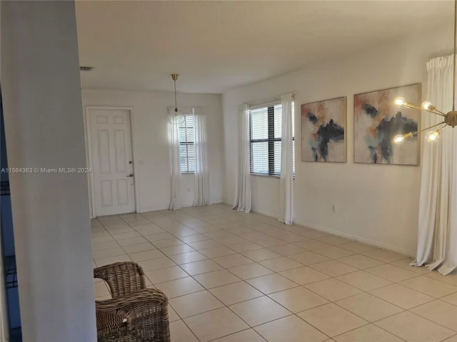 717 NE 193rd Ter, Miami FL 33179