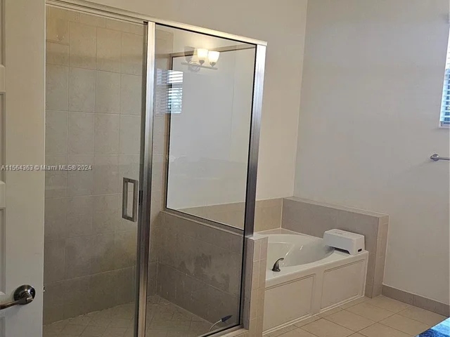 717 NE 193rd Ter, Miami FL 33179