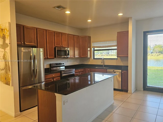 717 NE 193rd Ter, Miami FL 33179