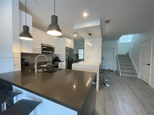 16329 Emerald Cove Rd, Weston FL 33331