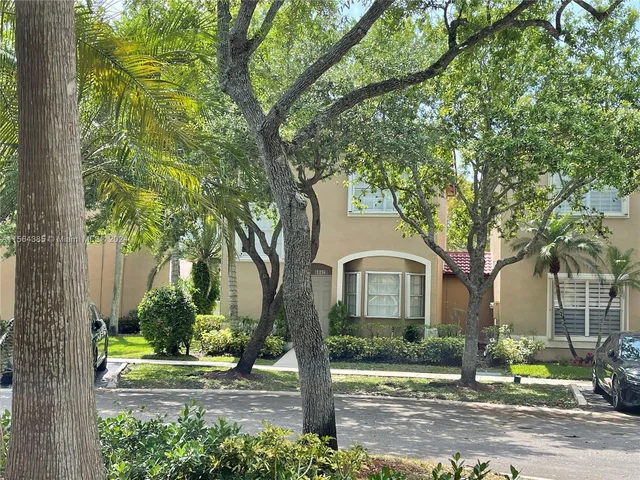 16329 Emerald Cove Rd, Weston FL 33331