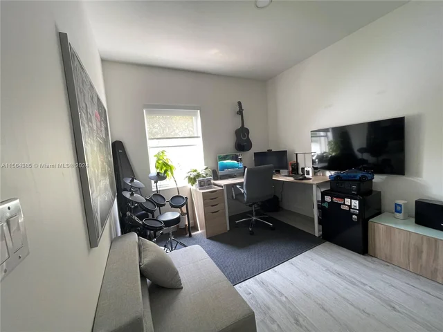 16329 Emerald Cove Rd, Weston FL 33331