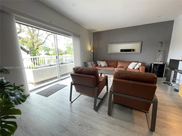 16329 Emerald Cove Rd, Weston FL 33331