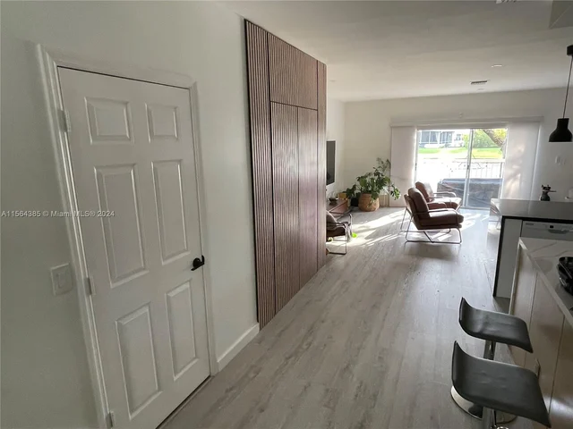 16329 Emerald Cove Rd, Weston FL 33331