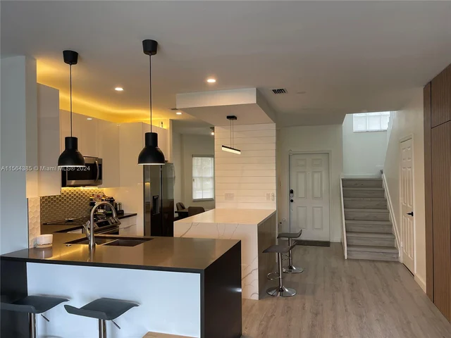 16329 Emerald Cove Rd, Weston FL 33331