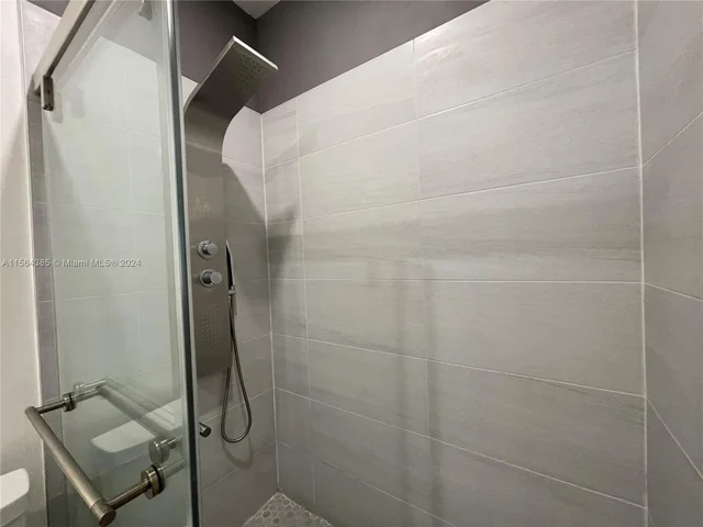 16329 Emerald Cove Rd, Weston FL 33331