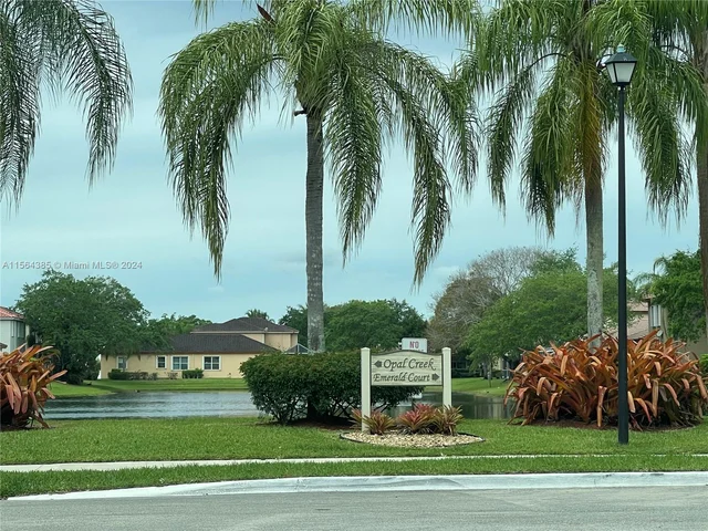 16329 Emerald Cove Rd, Weston FL 33331