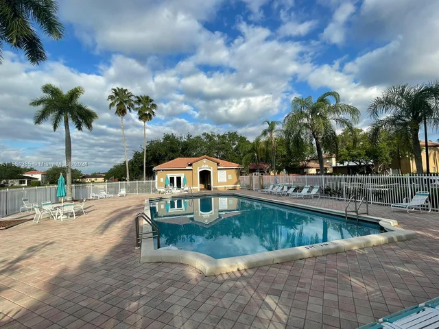 16329 Emerald Cove Rd, Weston FL 33331