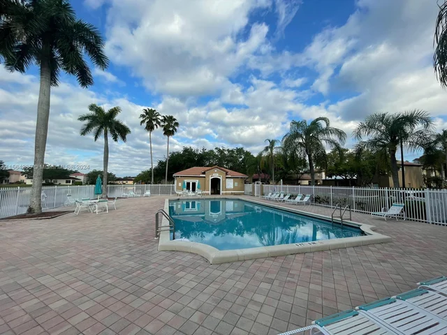 16329 Emerald Cove Rd, Weston FL 33331